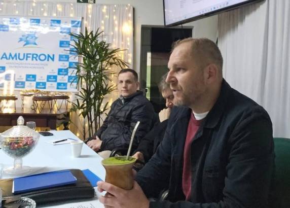 O encontro ocorreu na sede da associação e reuniu prefeitos, vice-prefeitos e convidados especiais.