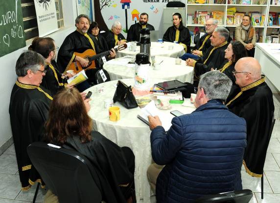 Cerimônia também prestou homenagem a Arci Rauber Ferreira, viúva de Santino Oliveira Ferreira, patrono da Cadeira nº 8