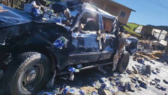 Acidente ocorreu na manhã desta quinta-feira (03), na curva da Linha Debastiani; vídeo mostra o momento da colisão