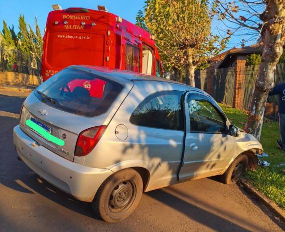 O Corpo de Bombeiros foi acionado e compareceu rapidamente ao local para prestar socorro.