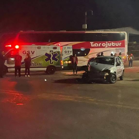 Condutor do Prisma ficou ferido após colisão próximo ao bairro Conceição