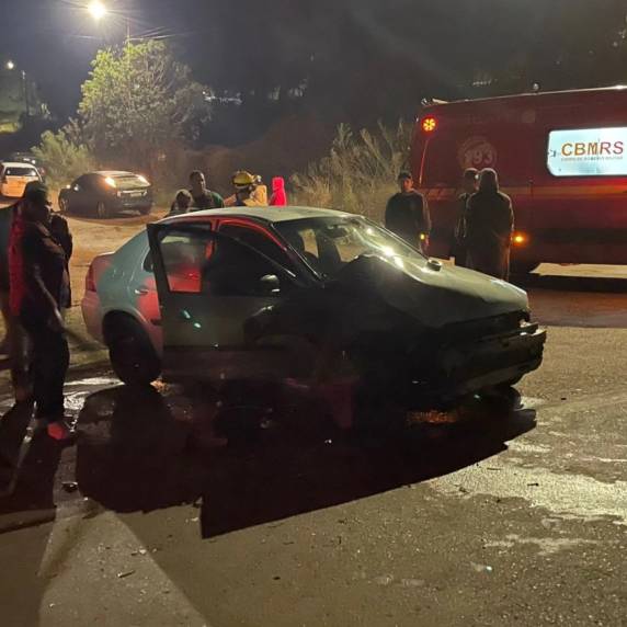 Condutor do Prisma ficou ferido após colisão próximo ao bairro Conceição