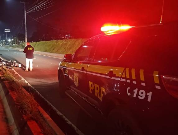 Acidente ocorreu após às 20h deste domingo (6)