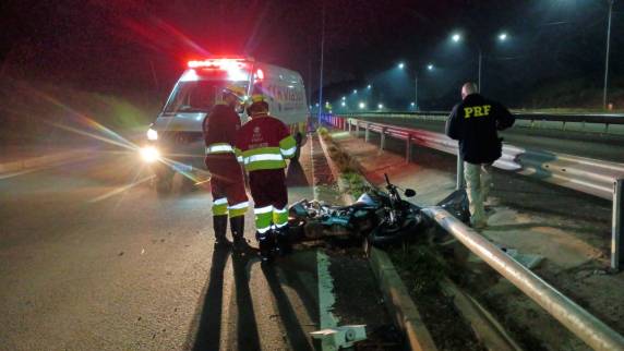 Acidente ocorreu após às 20h deste domingo (6)