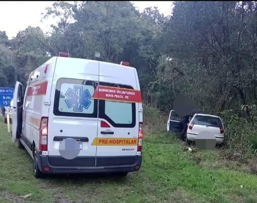 O acidente envolveu um veículo de passeio.