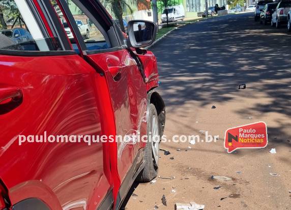 Apesar do impacto, não houve registro de feridos. Os danos foram apenas materiais. 