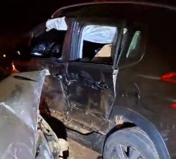 A colisão envolveu dois veículos no início da noite desta quinta-feira