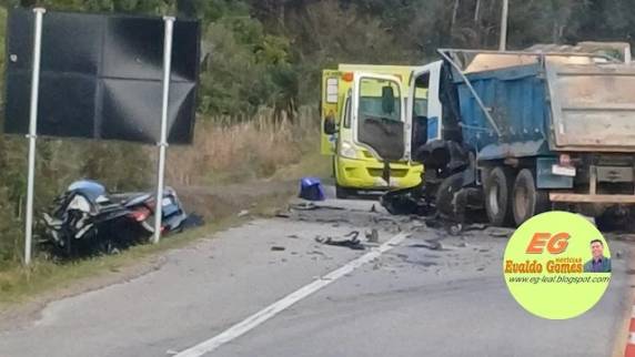 A ocorrência envolveu um caminhão VW/31.280, com placas de Porto Alegre, e um automóvel Nissan Sentra, emplacado em Canoas.