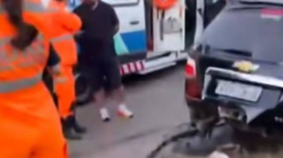 O cantor e outras duas pessoas que viajavam não sofreram ferimentos, veículo ficou destruído