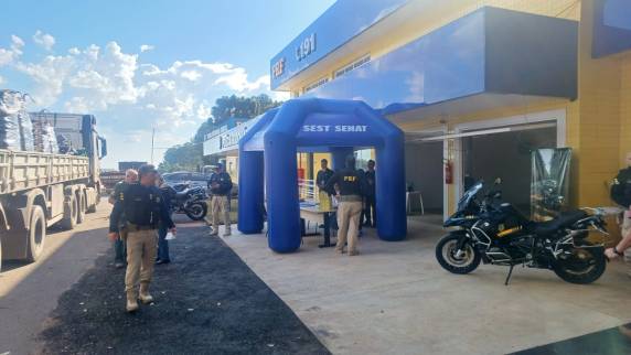 A atividade, intitulada Comando de Saúde ? Pressão Arterial, teve como objetivo orientar motoristas profissionais sobre os riscos da hipertensão arterial e promover hábitos de vida mais saudáveis.