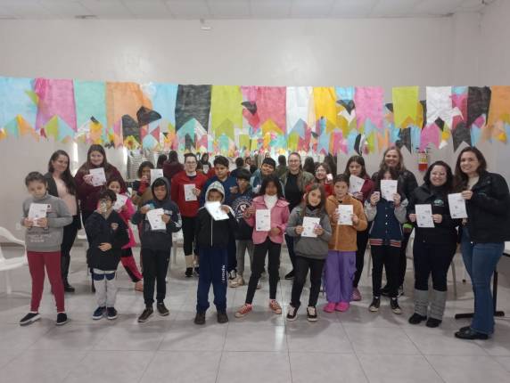 Ações desenvolvidas pelo CRAS, em parceria com profissionais e empresas locais, reforçam cuidados com a saúde e o bem-estar das crianças atendidas pelo SCFV.