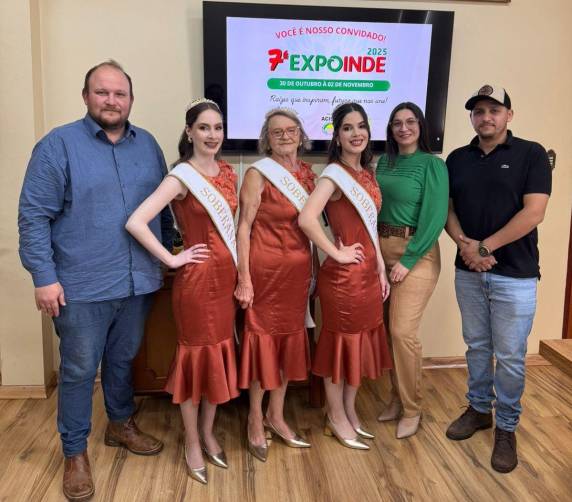 Presidente e vice estiveram acompanhados das soberanas do evento