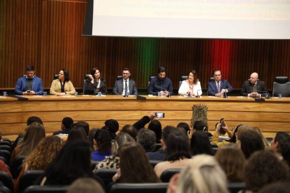 Os projetos Mãos Dadas e Sinais, criados pelo MPRS, foram destaques na programação. Durante um dos painéis, a promotora de Justiça Cristiane Corrales, coordenadora do Centro de Apoio Operacional da Educação,