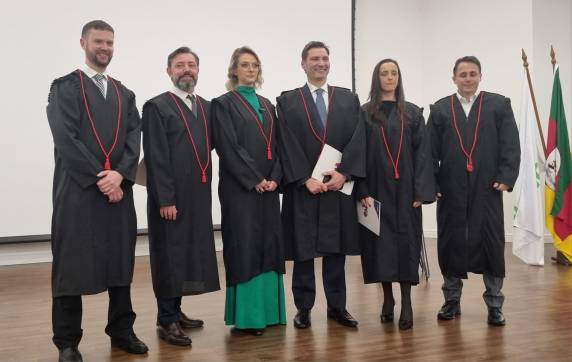 A advogada Laura Irber Redel foi reconduzida ao cargo de presidente da subseção, sendo empossada pelo presidente da OAB/RS, Dr. Leonardo Lamachia.