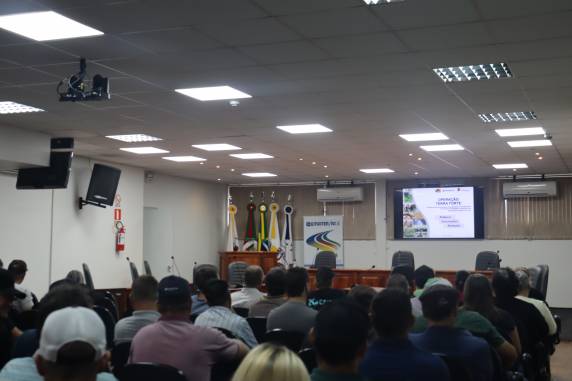 A expressiva participação dos produtores demonstra o interesse da comunidade em ações que promovam o desenvolvimento rural e impulsionem a economia agrícola do município.