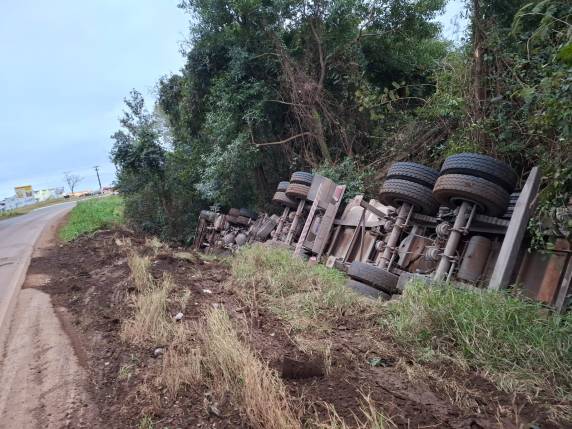 O motorista do veículo não sofreu ferimentos.