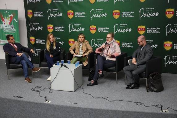 O tema do painel que contou com a participação de Ivana foi o combate à homofobia, misoginia e outras formas de discriminação no futebol.