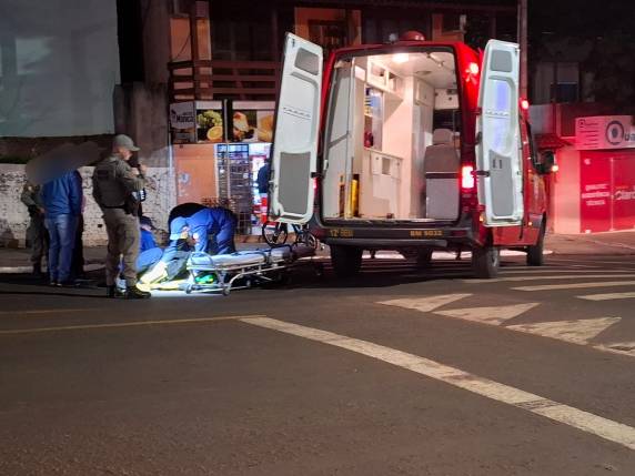 O idoso recebeu atendimento do Corpo de Bombeiros e foi encaminhado para atendimento médico.