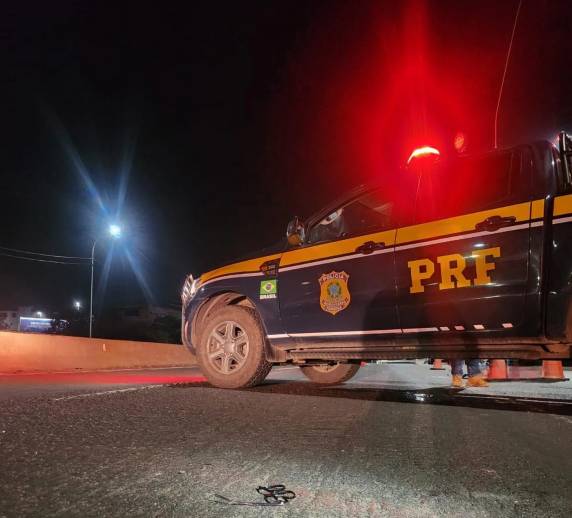 Uma mulher de 57 anos também foi atingida pelo veículo e sofreu ferimentos graves