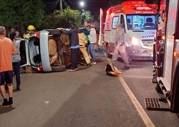 O Corpo de Bombeiros e o Serviço de Atendimento Móvel de Urgência (Samu) realizaram o socorro às vítimas no local.