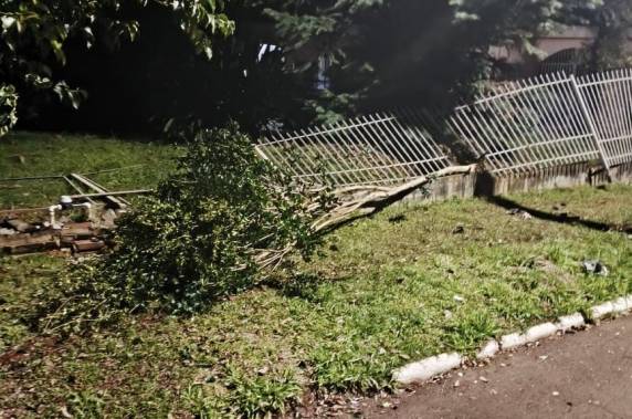 O acidente ocorreu na rua Siqueira Couto, no bairro Mundstock, em Ijuí.
