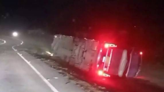 Ônibus de turismo transportava 33 pessoas, e seguia de Porto Alegre com destino a Curitiba