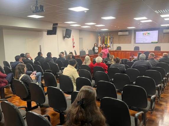 Audiência teve como foco o diálogo com artistas e lideranças sobre ações culturais para o município.