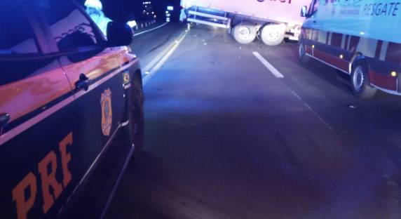 Choque envolveu um caminhão, emplacado em Itajaí, Santa Catarina, e um automóvel Peugeot, de Fontoura Xavier