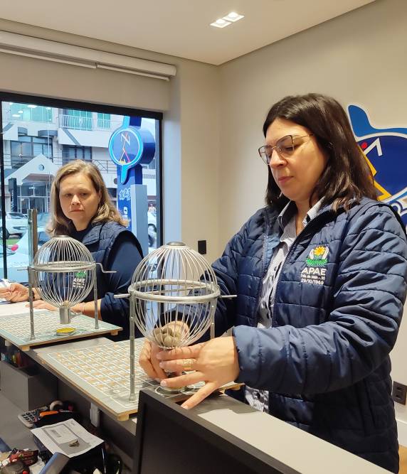 A cada sorteio, os contribuintes auxiliam na construção de um futuro melhor para os atendidos apaeanos e concorrem a prêmios em dinheiro.