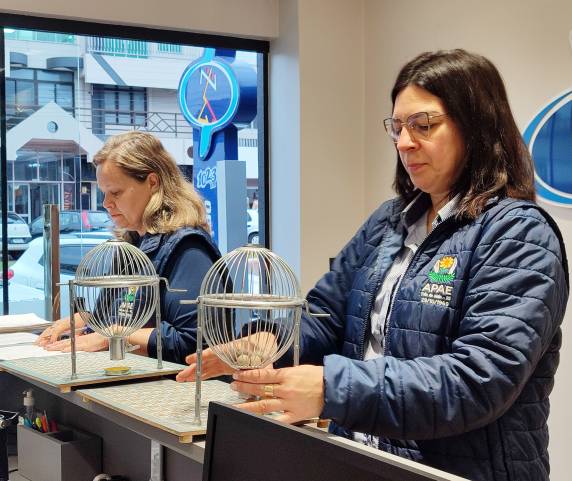 A cada sorteio, os contribuintes auxiliam na construção de um futuro melhor para os atendidos apaeanos e concorrem a prêmios em dinheiro.