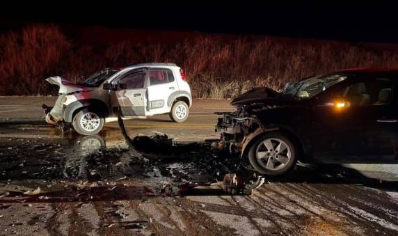 A colisão envolveu um Fiat Uno e um Renault Megane.