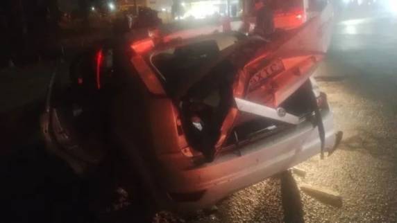 A vítima foi retirada das ferragens e encaminhada ao Hospital São Pedro, em Garibaldi, com ferimentos graves.