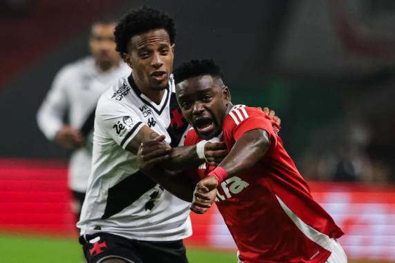 Colorado levou gol de Rayan, mas igualou o placar com Carbonero; time carioca teve o goleiro Léo Jardim expulso nos minutos finais