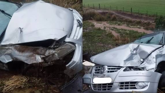 Bebê foi encontrada fora do carro, ferida e nos braços da mãe após capotamento