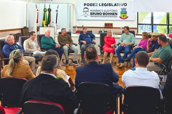 Estiveram presentes o presidente da ABOCH, Luis Stein, o administrador Paulo Strasser e o supervisor financeiro Alceu Bartz, reafirmando o compromisso da instituição com o fortalecimento da saúde pública no município.
