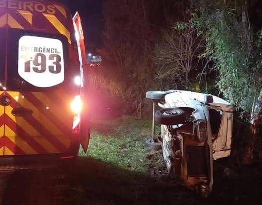 Uma vítima recebeu atendimento no local e foi encaminhada ao Hospital São José de Antônio Prado pelo Serviço de Atendimento Móvel de Urgência (SAMU).