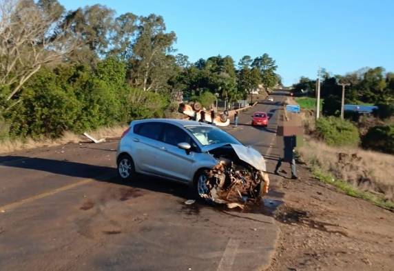 Apesar dos danos de grande monta nos veículos, as informações preliminares apontam que não houve feridos com gravidade.