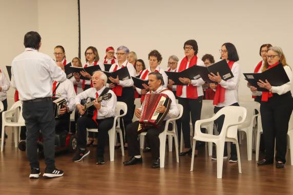 Encontro reuniu cerca de 200 participantes para debater os avanços e desafios da assistência social