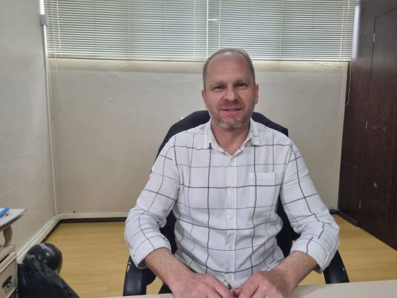 Durante a entrevista, o prefeito foi questionado sobre os avanços esperados pela população em diferentes áreas da administração pública.