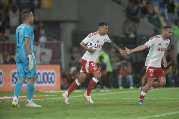 Colorado levou um gol no início do segundo tempo, com Canobbio, empatou com Alan Patrick de pênalti, mas não conseguiu reverter a derrota sofrida no Beira-Rio no jogo de ida