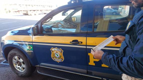 Veículos foram retidos e só serão liberados após cumprimento do período mínimo de descanso obrigatório