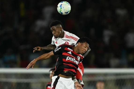 Gol do time carioca foi marcado por Bruno Henrique no primeiro tempo. Colorado, que teve boa atuação na etapa final, precisa vencer na próxima quarta-feira por dois gols de diferença para se classificar