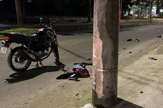 Acidente ocorreu durante a madrugada desta quinta-feira na Estrada João de Oliveira Remião, em Porto Alegre