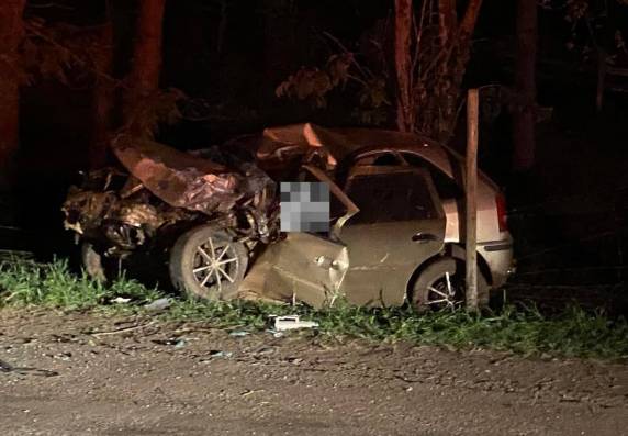 O motorista do carro não resistiu aos ferimentos e morreu no local. Já o condutor do caminhão não se feriu.