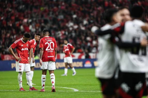 Pedro, duas vezes, e Gonzalo Plata marcaram os gols do Rubro-Negro em partida realizada na noite deste domingo (17). Borré descontou para o Inter