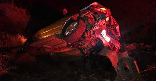 O grupo viajava em um Chevrolet Cobalt, com placas de Três Palmeiras, quando o motorista perdeu o controle da direção e o veículo saiu da pista.