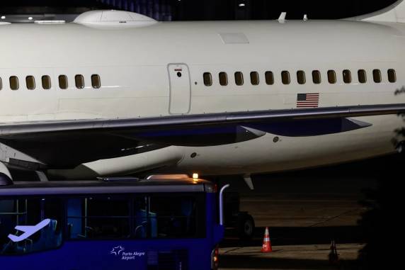 Presença da aeronave no Salgado Filho chamou atenção na terça-feira (19)