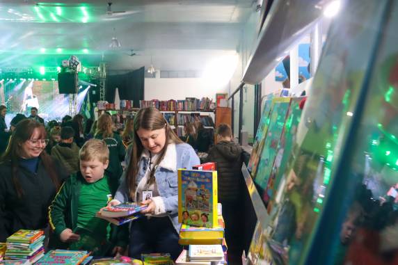 O evento reúne uma programação diversificada voltada à valorização da leitura, da cultura e das memórias do município