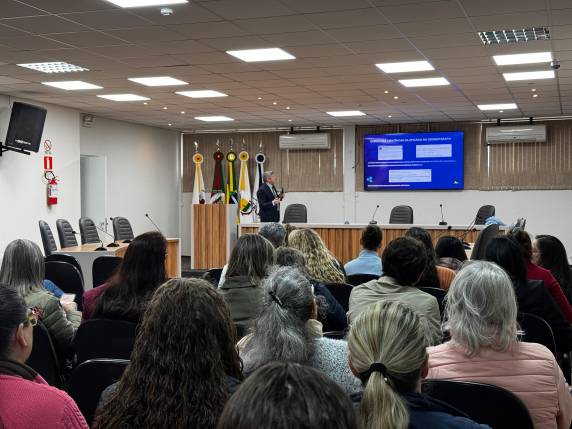 O evento reuniu servidores municipais e profissionais da saúde, não apenas de Três de Maio, mas também de municípios vizinhos