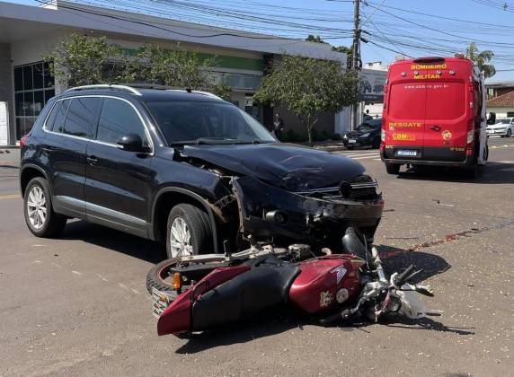 Colisão ocorreu no cruzamento das ruas Uruguai e XV de Novembro